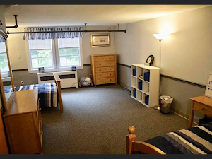 Gilly's House Inc place picture